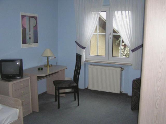 Hotel Pfaffenhof Лих Номер фото