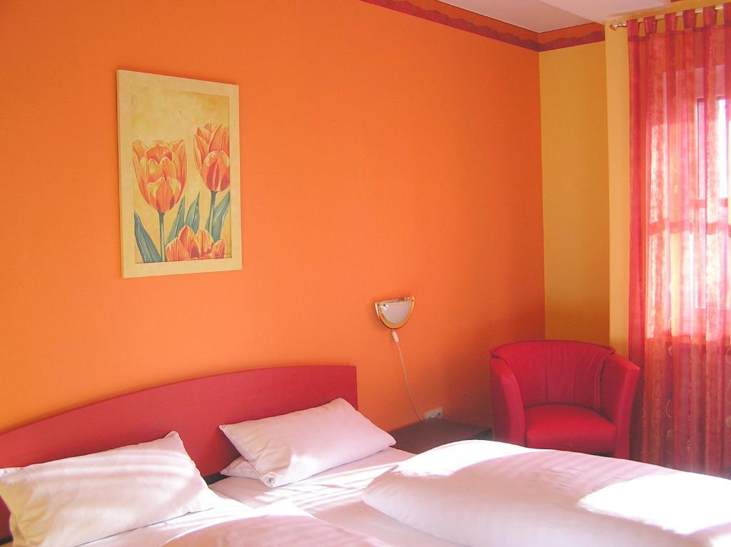 Hotel Pfaffenhof Лих Номер фото